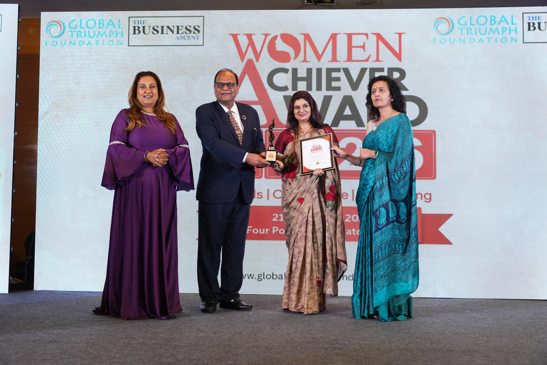 Yogeeta Khanna receiving the Woman Achiever Award 2026